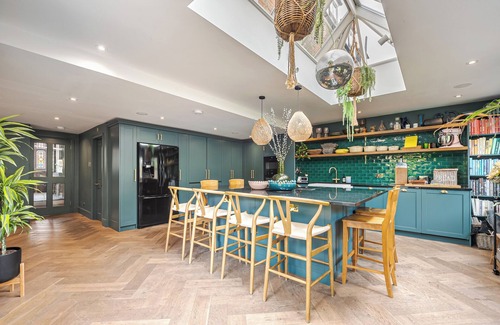 Bedford House | Stunning, large, 5BR family home close to northern line tube and Tooting Common.