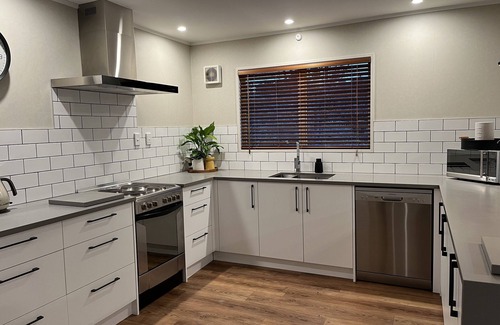 Lake Okareka Apartment | Stunning Large Apartment overlooking Lake Okareka