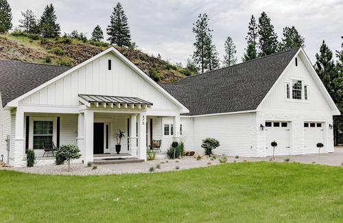 Grand Forks House | Stunning large home