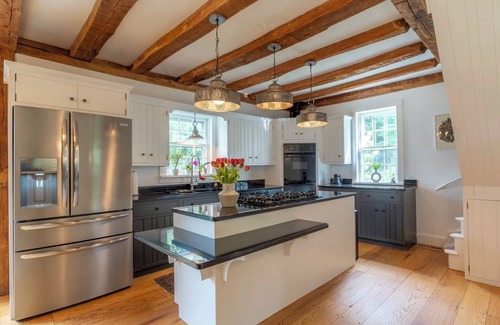 Bantam House | Stunning Litchfield home 1 1/2 hours from NYC in idyllic setting, 3 bedrooms