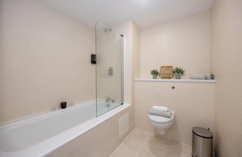 The Docks Apartment | Stunning Liverpool Dockside Apt by City SuperHost