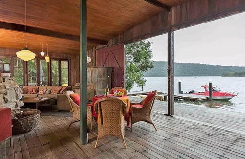 Bar Point Cottage | stunning location . OXLEY BOATSHED. open fire .HAWKESBURY RIVER . arrive by boat