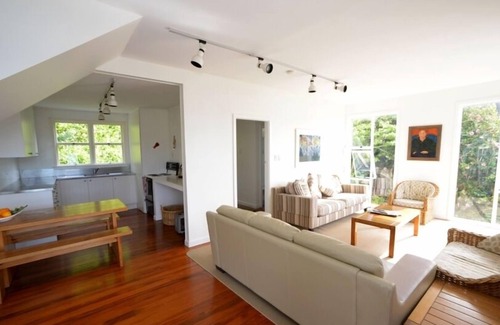 Akaroa House | Stunning Location Stanley on the Hill