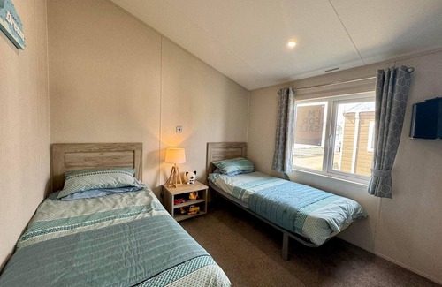 Swalecliffe Cabin | Stunning lodge at Seaview Holiday Park in Kent ref 47012PB