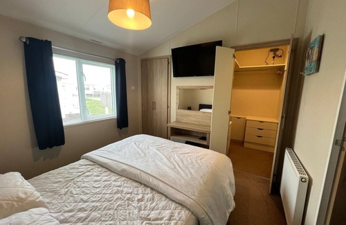 Great Yarmouth Cabin | Stunning lodge boasting large decking area at California Cliffs ref 50008L