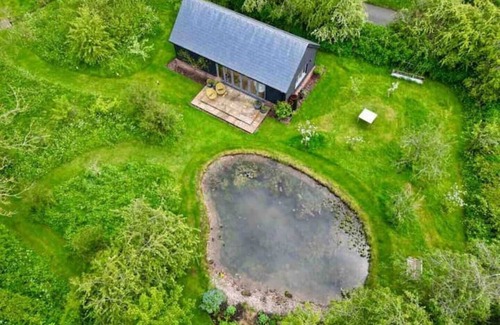 Bourn Cottage | Stunning Lodge in Idyllic Setting, Near Cambridge