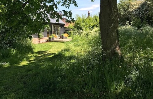 Bourn Cottage | Stunning Lodge in Idyllic Setting, Near Cambridge