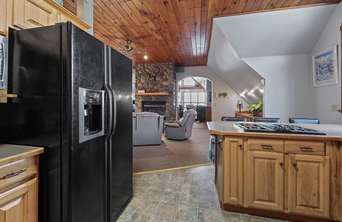 Ellicottville House | Stunning Lodge Retreat- Hot Tub with Amazing Views