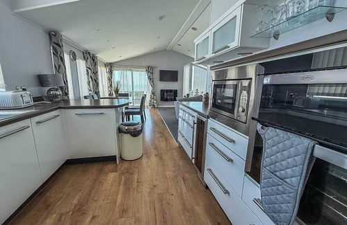 Hopton Cabin | Stunning lodge with decking and WiFi at Broadland Sands Park ref 20281BS