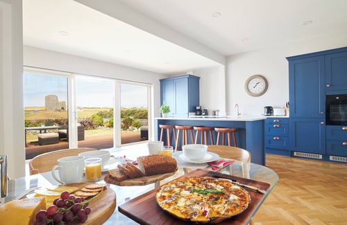 Doolin House | Stunning Lodge with Private Hot Tub in Doolin Village, beside Cliffs of Moher.