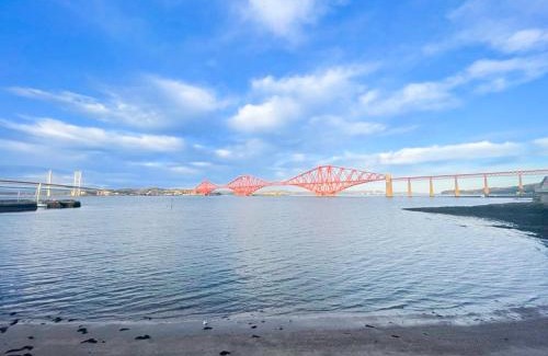 South Queensferry Apartment | Stunning Loft Apartment South Queensferry High St Bridge Views!