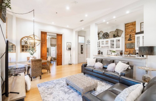 Kaufman Apartment | Stunning Loft On the Square
