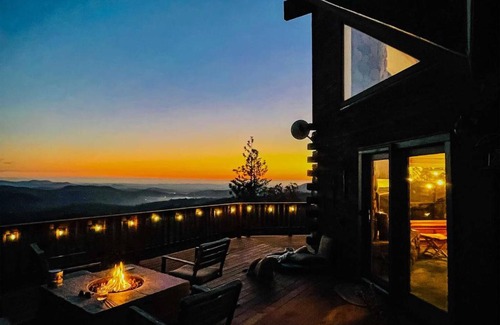 Phoenix Lake-Cedar Ridge Ski Chalet | Stunning Log Cabin with Great Views, Firepit, Deck near Twain Hart
