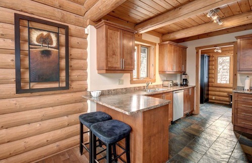 Labelle Ski Chalet | Stunning Log Chalet - Private Hot Tub, Pool Table, Fireplace