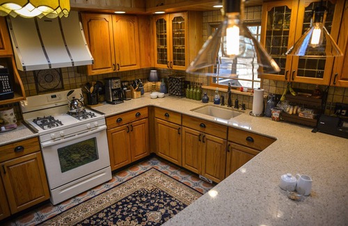 East Jewett House | STUNNING LOG HOME Colgate Lake! Kayaks & SUP Included! Very Private!