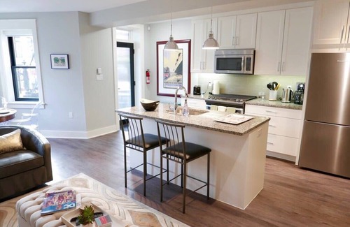 Logan Circle Apartment | Stunning Logan Circle Apt - With Parking!