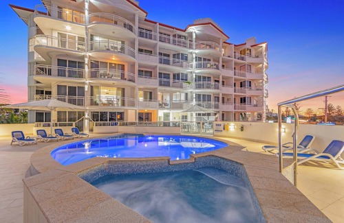 Alexandra Headland Apartment | Stunning Luxury Apartment