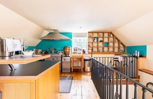 Perth House | Stunning Luxury Duplex with Hot Tub and AirCon