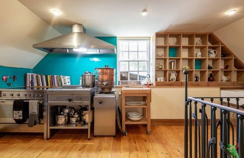 Perth House | Stunning Luxury Duplex with Hot Tub and AirCon