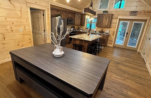 Ellijay Cabin | Stunning Luxe cabin w/hot tub, indoor & outdoor fireplace