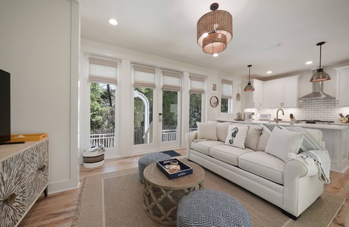 Seaside Cottage | Stunning Luxury Guest Cottage in Seaside! Close to pool + 2 Adult Bikes!