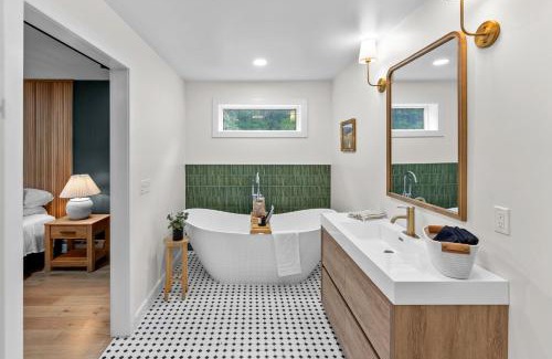 Ellicottville Ski Chalet | Stunning Luxury EVL Retreat - A True Private Oasis