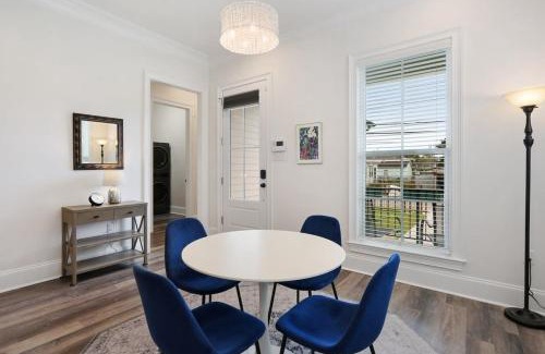 Leonidas House | Stunning Luxury Home 2 Blocks From Streetcar