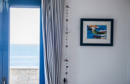 Akrotiri Villa | Stunning luxury seafront villa near Stavros, Akrotiri, Crete.