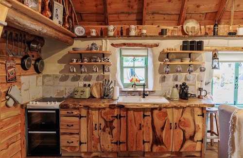 Oughterard Apartment | Stunning Luxury Thatched cottage not far from Galway City & Connemara - Hot Tub & Sauna