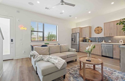 Cedars House | Stunning Luxury Townhouse in Downtown Dallas