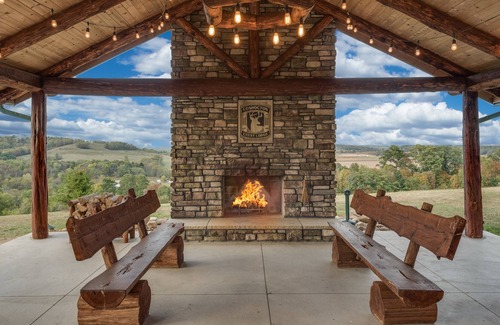 Keene House | Stunning Luxury Lodge in the Heart of Ohio- 7000 square feet of enjoyment!