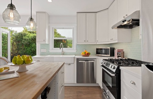 Alta Mesa House | Stunning Mesa Home with AC, Hot Tub & Garden