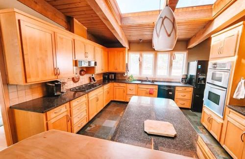 West Colorado Springs Villa | Stunning Mid-Century Modern Retreat with MTN Views