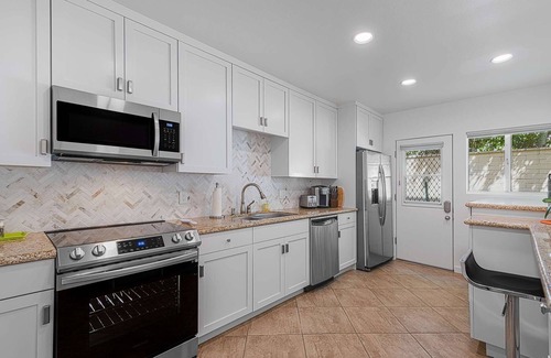 Historic Tennis Club Condo | Stunning Mid-Century Getaway