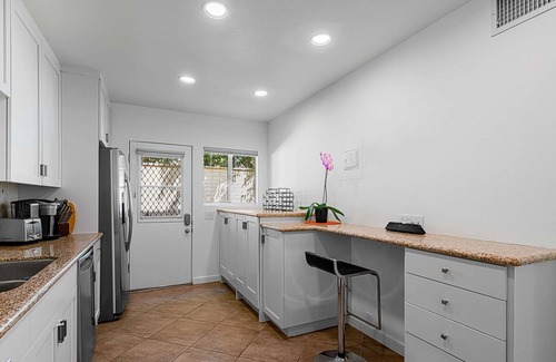 Historic Tennis Club Condo | Stunning Mid-Century Getaway