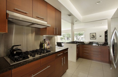 Palm Springs Condo | Stunning Mid Century Condo in 7 Lakes Country Club!