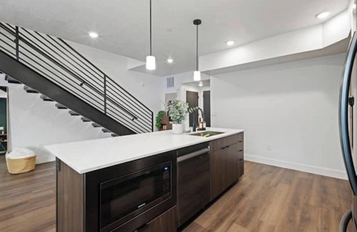 People's Freeway Condo | Stunning MidCentury Condo in SLC w/Parking