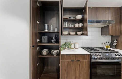 People's Freeway Condo | Stunning MidCentury Condo in SLC w/Parking
