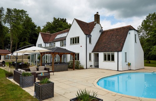 Longborough House | Stunning, Modern, Spacious House With Heated Private Pool In The Centre Of T