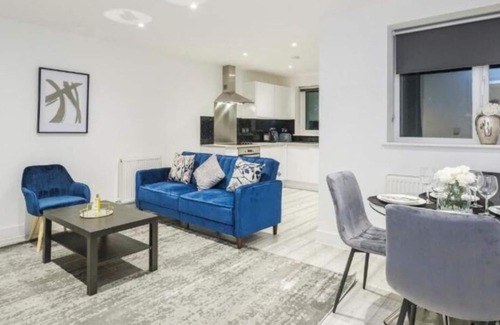 Southend-on-Sea Apartment | Stunning & Modern 1BR City Centre Near High Street by Luxiety Stays