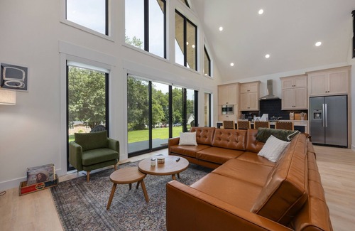 Scottsville Ski Chalet | Stunning modern 2-bedroom Aframe with Barren River lake view near Mammoth Cave