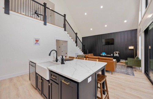 Scottsville Ski Chalet | Stunning modern 2-bedroom Aframe with Barren River lake view near Mammoth Cave