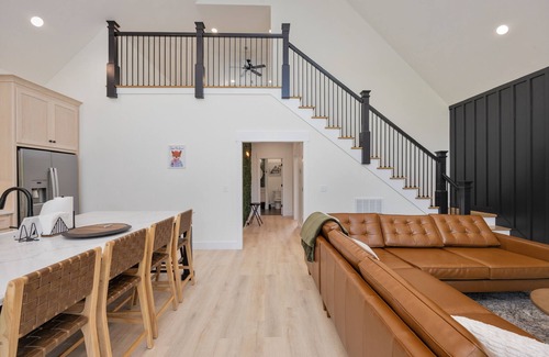 Scottsville Ski Chalet | Stunning modern 2-bedroom Aframe with Barren River lake view near Mammoth Cave