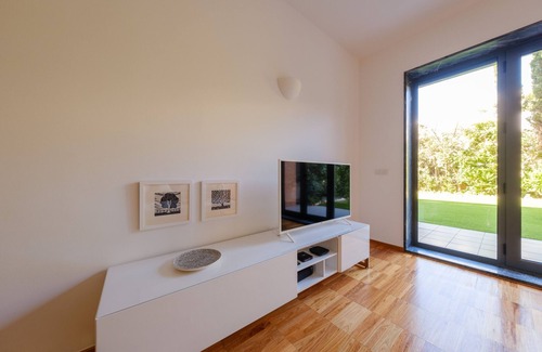 Telheiro Apartment | Stunning Modern Apartment [122]