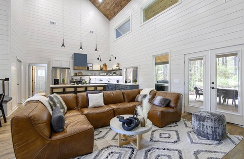 Pickens Cabin | Stunning Modern Cabin