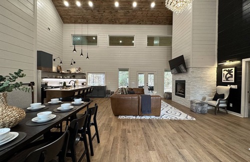 Pickens Cabin | Stunning Modern Cabin