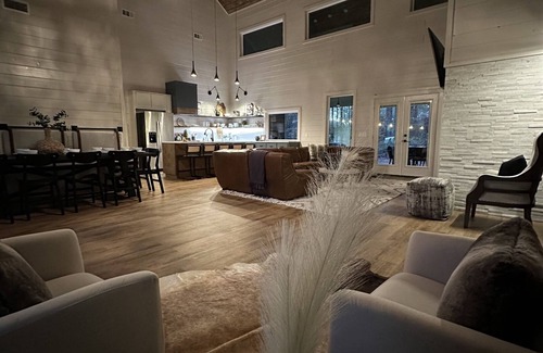 Pickens Cabin | Stunning Modern Cabin