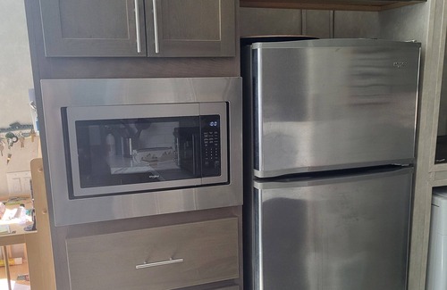 Cloyne Cottage | Stunning Modern Cottage, Mazinaw Lake, Walk to Bon Echo Park