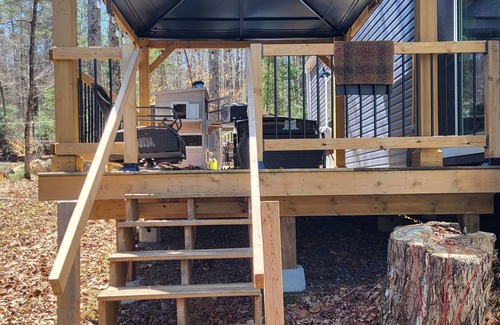 Cloyne Cottage | Stunning Modern Cottage, Mazinaw Lake, Walk to Bon Echo Park