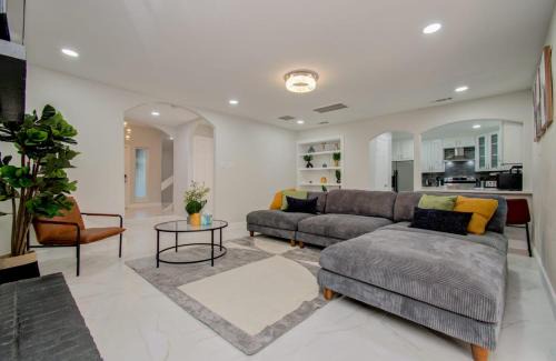 Houston House | Stunning Modern Dream Home 5-BD Sleeps 14